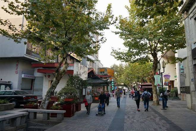 Hangzhou Huachen Holiday Hotel Image