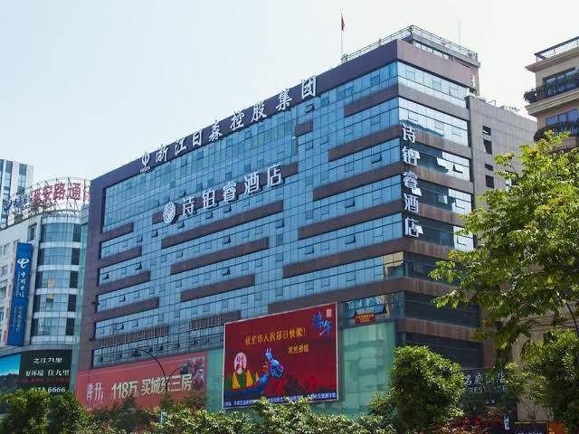 Spring hotel west lake