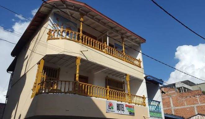 Hotel tres esquinas