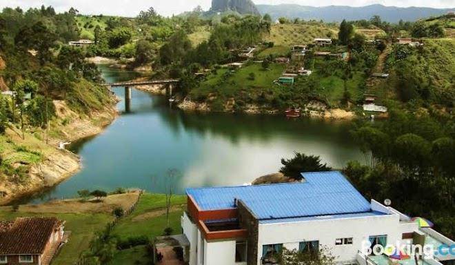 Hotel familiar el remanso del agua