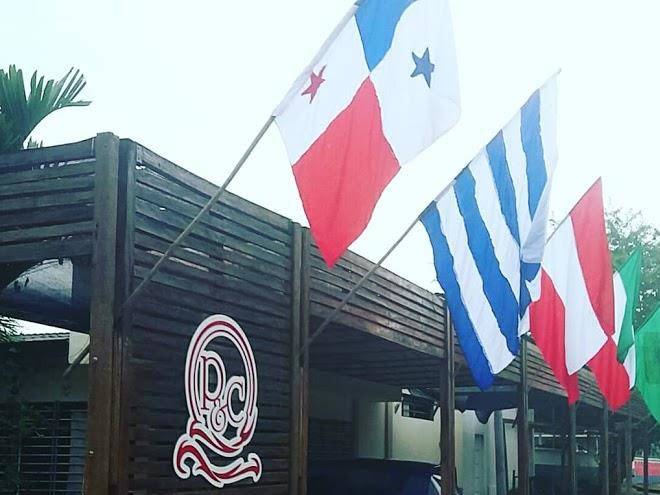 Restaurante y hotel punto y comax