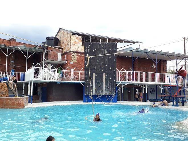 Piscina la pera