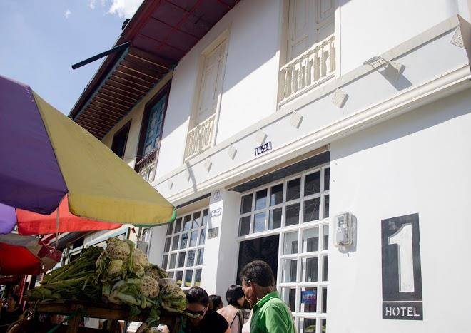 Uno Hotel Gastro Bar Image