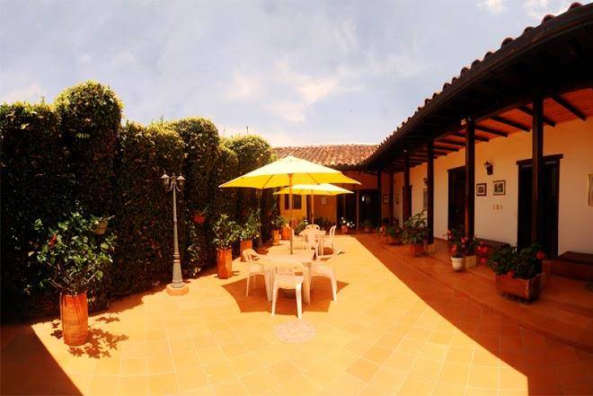Hotel los cayenos