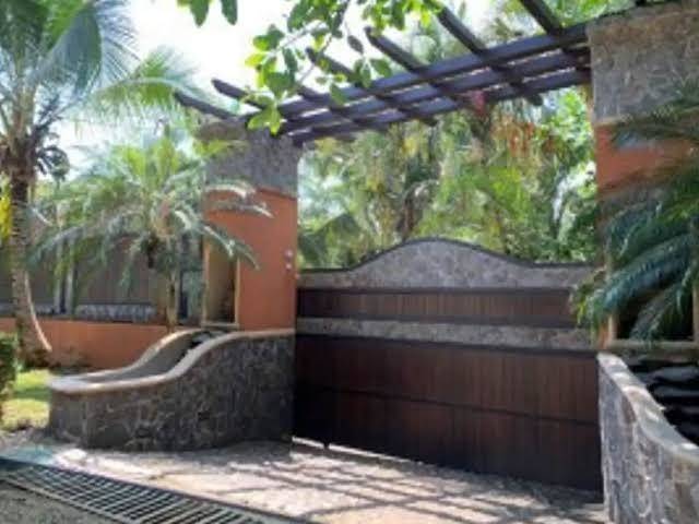 Poza blanca lodge