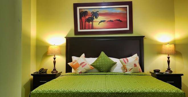 Golden palms papagayo