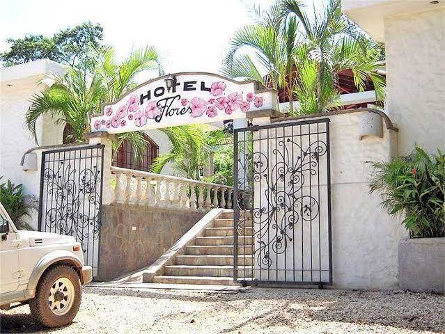 Hotel Flores Image
