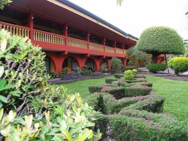 Hotel & country club suerre