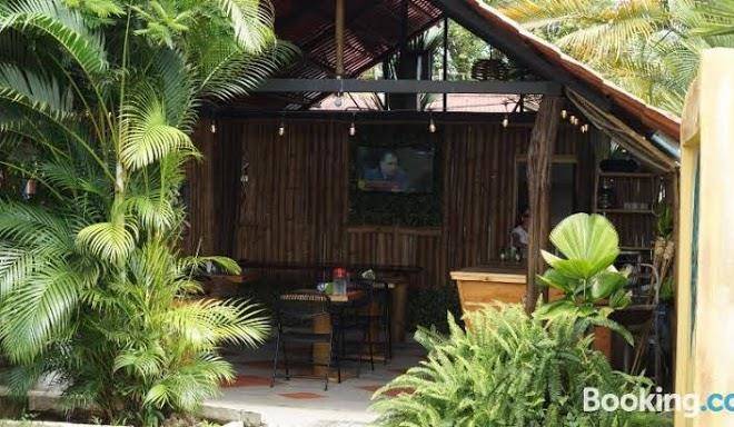 Hotel y cabinas del tropico