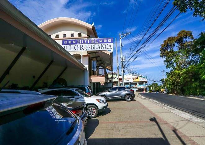 Hotel flor blanca