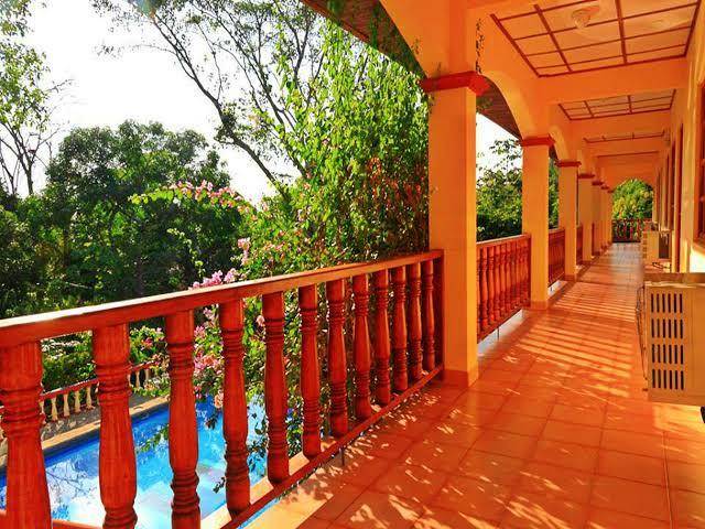 Hotel tres banderas