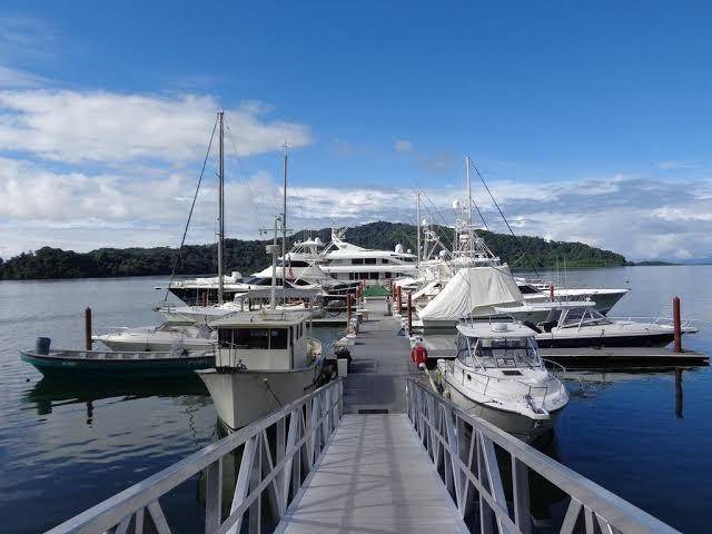Fish hook marina & lodge