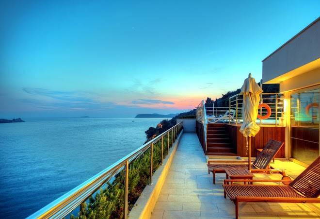 Hotel more