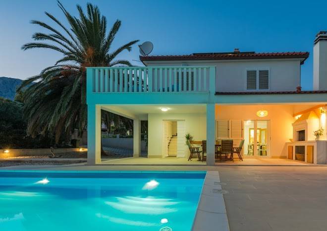 Luxury Villa Gracia Grande with pool at the beach