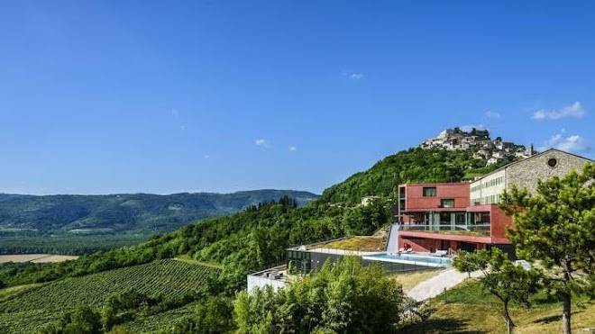 Wine & heritage hotel roxanich