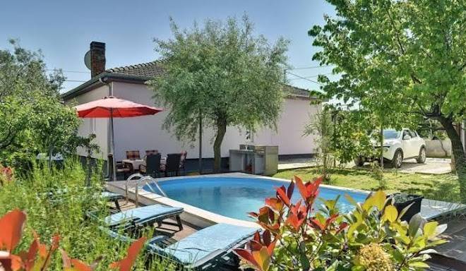 Holiday home pelini