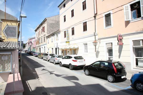 Hotel omir