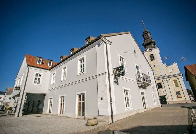 Hotel stara lika