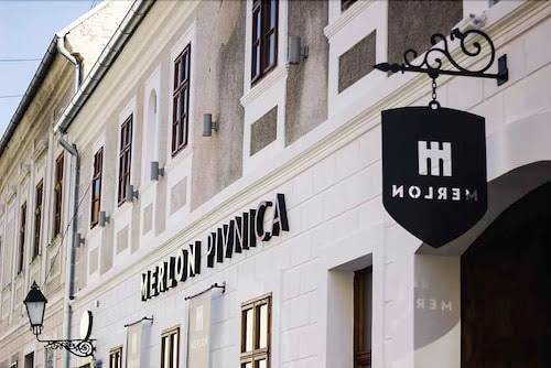 Pub merlon