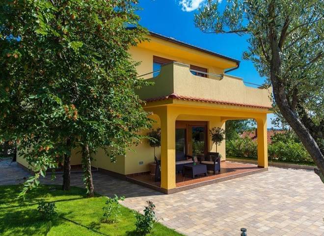 Holiday home karlita