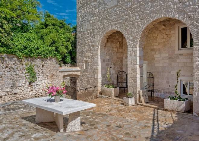 Puteus restaurant brac