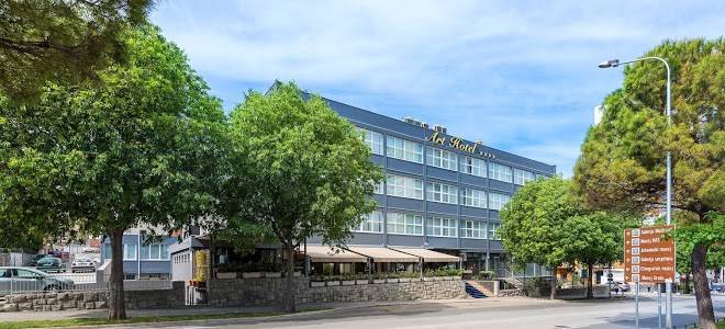 Art hotel and art hotel annex building