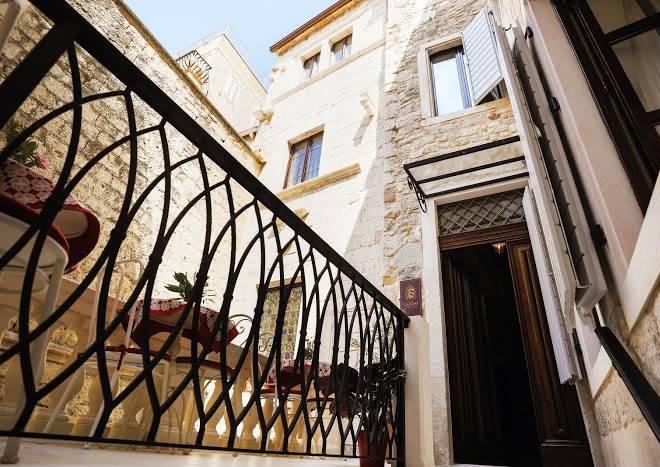Heritage hotel cardo