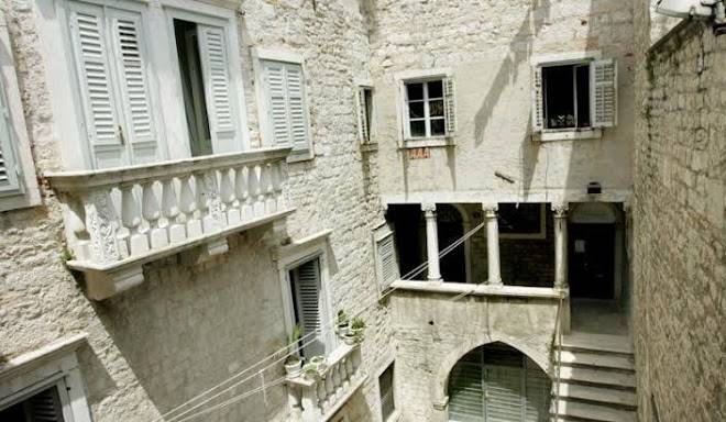 Palace augubio