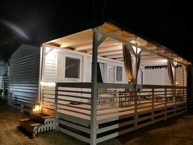 Blue wave mobile home