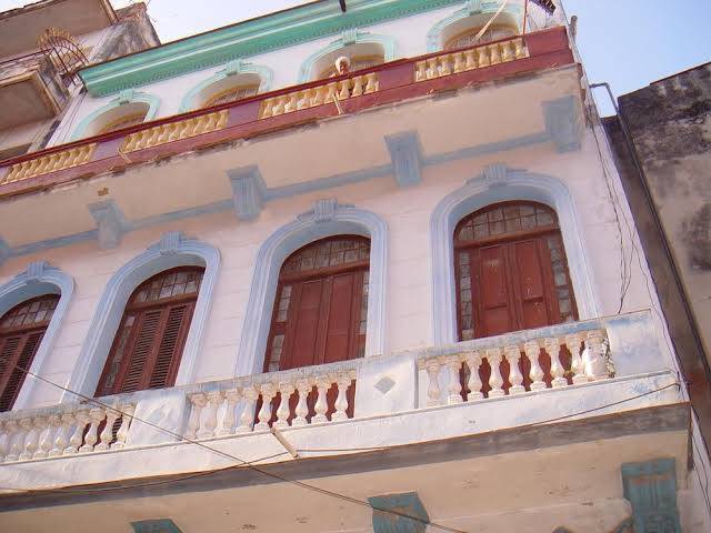 Lilu in family at old havana