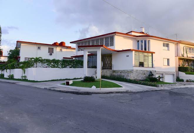Paraiso mid century