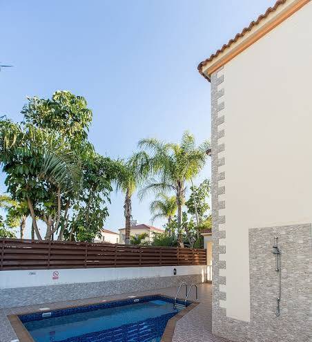 Luxury Nissi For Family Image