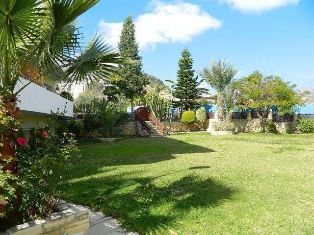 M moniatis hotel