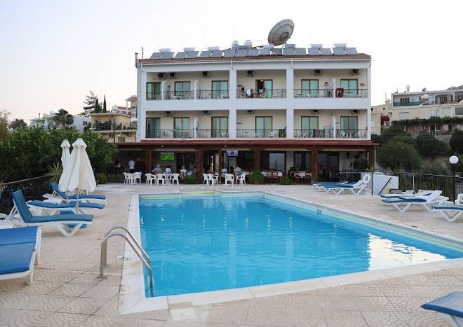 Pissouriana Restaurant & Apts Image