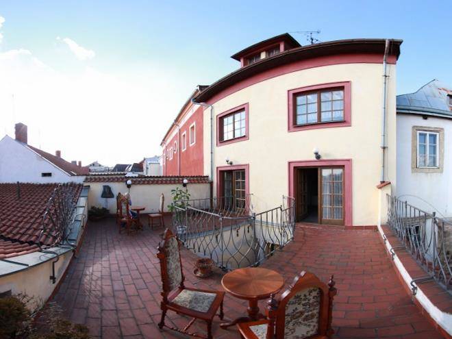 Hotel Golden Rooster Image