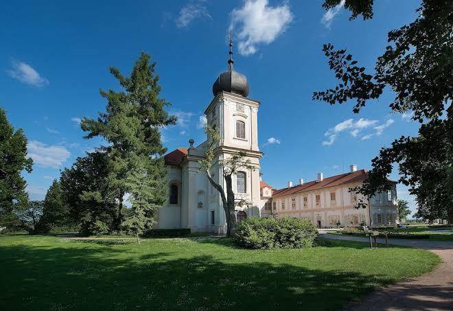 Chateau loucen garden retreat