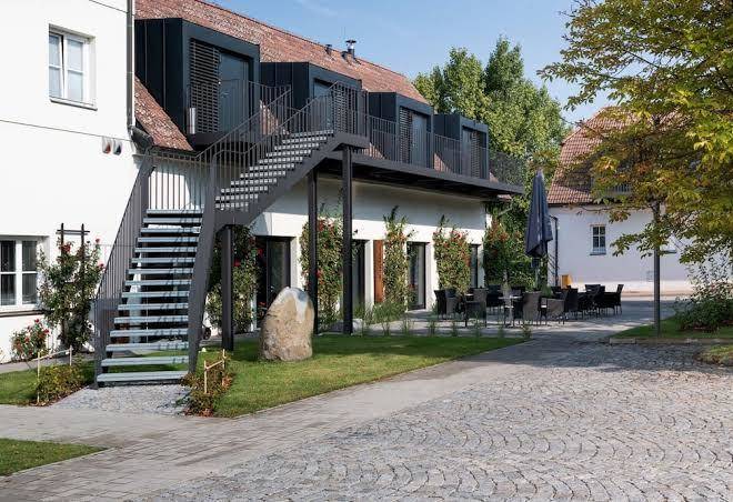 Yard resort