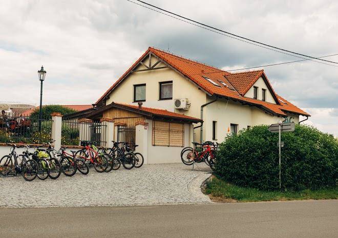 Ubytovani Kytin Image