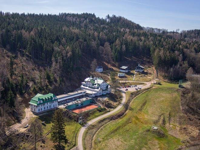 Hotel pod zvicinou