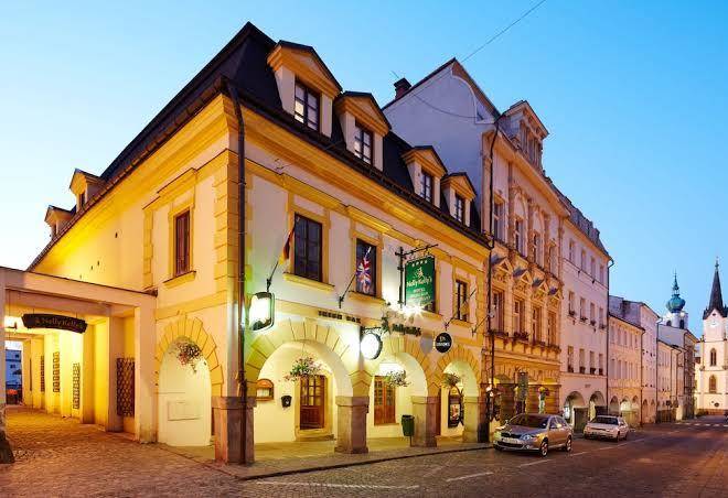 Nelly kellys hotel and restaurant