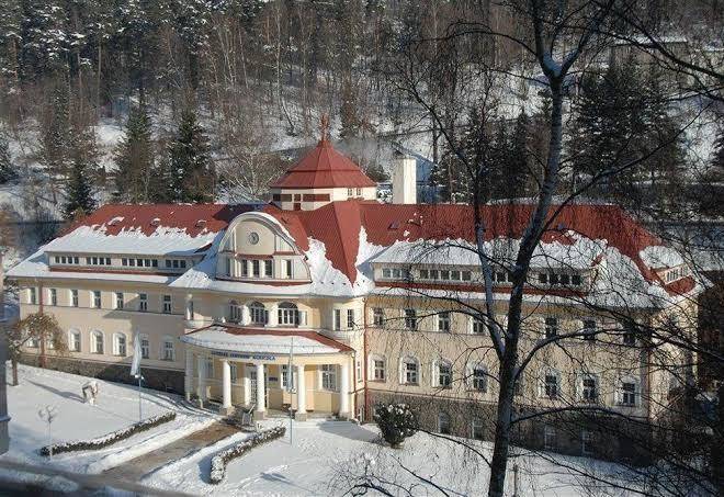 Hotel Behounek + Image