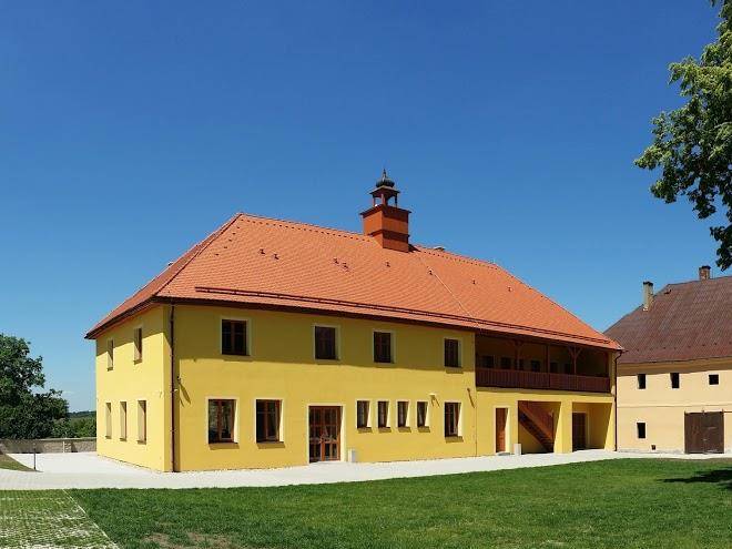 Manor court