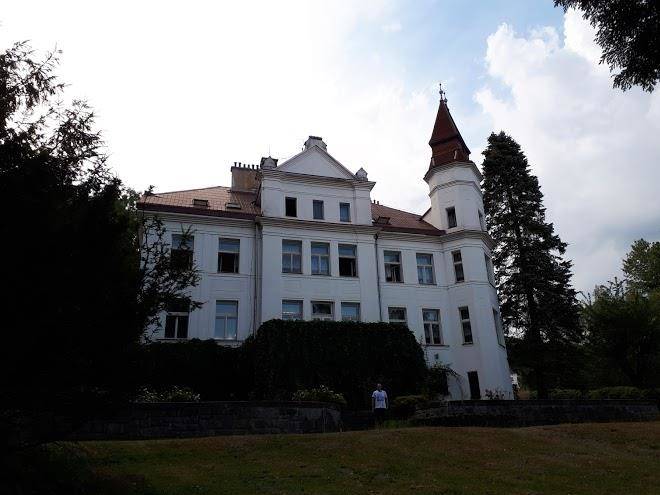 Glasert manor