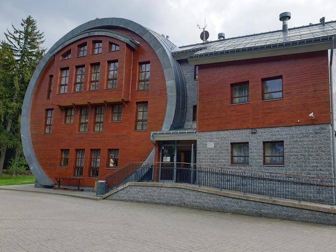 Giant barrel restaurant
