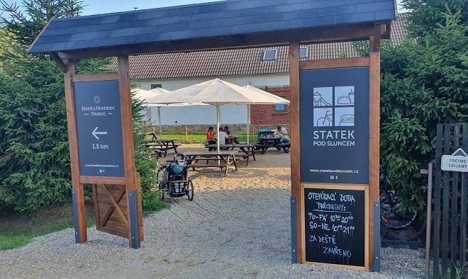 Statek pod sluncem