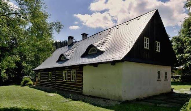 Chaloupka pod koprivnou