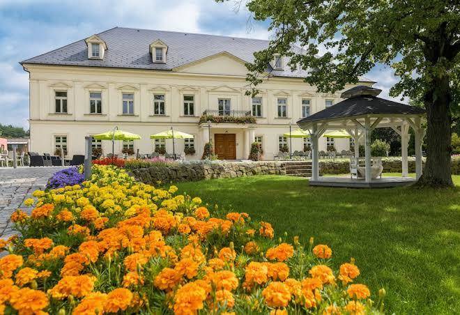 Chateau Petrovice Image