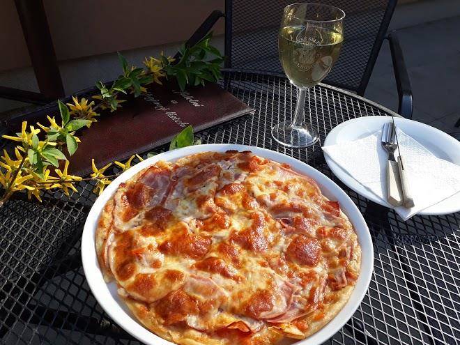 Kavarna Lucie S Ubytovanim Image