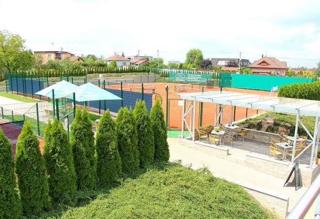 Tennis hill