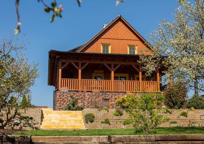 Poloroubenka grimik